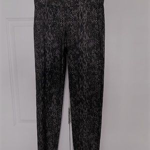 Frank Lyman stretch pants